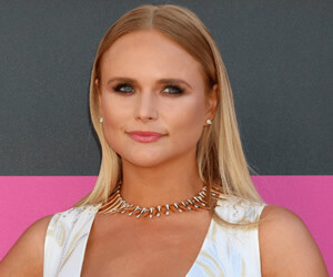 Miranda Lambert Height, Weight, Religion, Net Worth, Age, B